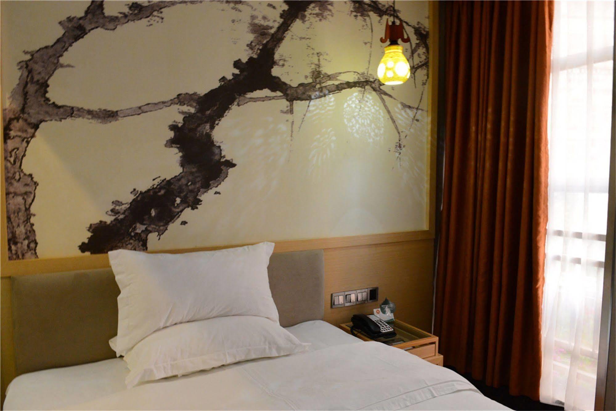 Xinghe Yuezhi S Hotel To Guangzhou Yuexiu Park Railway Station Subway Station -Conference Centerbaima Clothing City Flagship Store--Reputation Preferred Eksteriør bilde